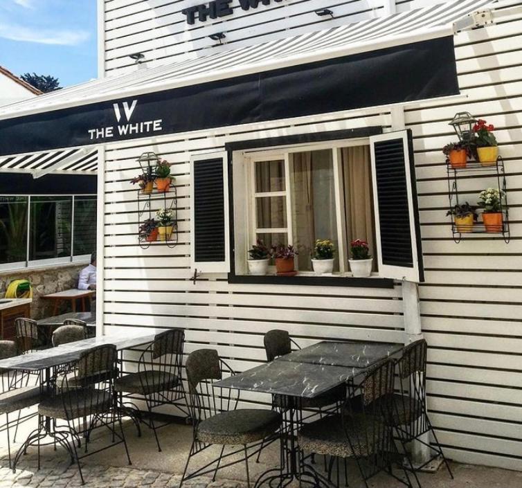 The White Hotel אלאקאטי מראה חיצוני תמונה