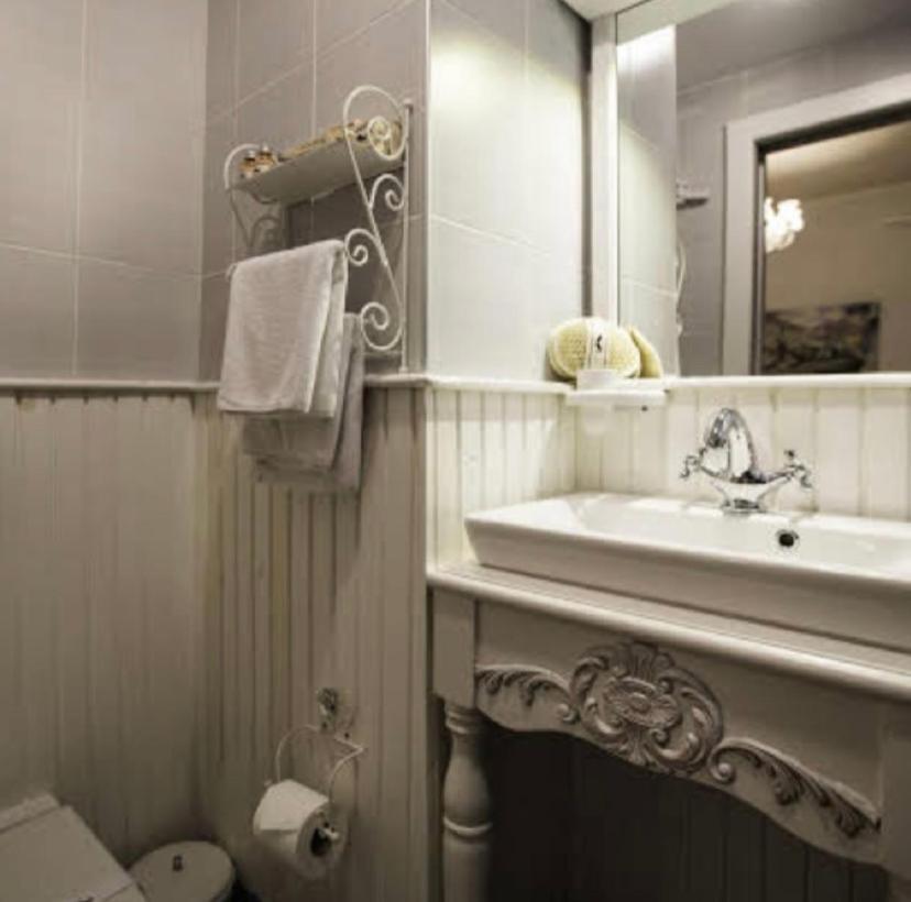 The White Hotel אלאקאטי מראה חיצוני תמונה