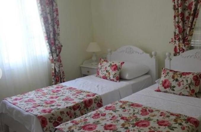 The White Hotel אלאקאטי מראה חיצוני תמונה