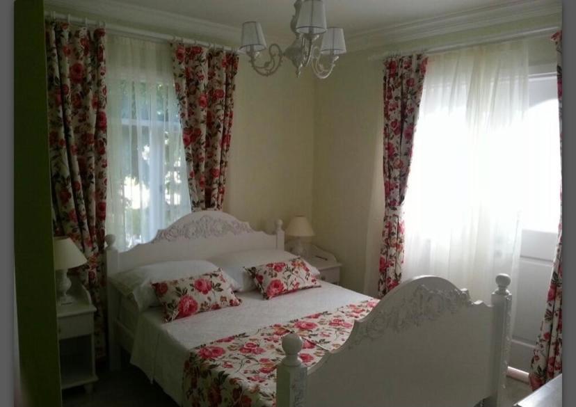 The White Hotel אלאקאטי מראה חיצוני תמונה