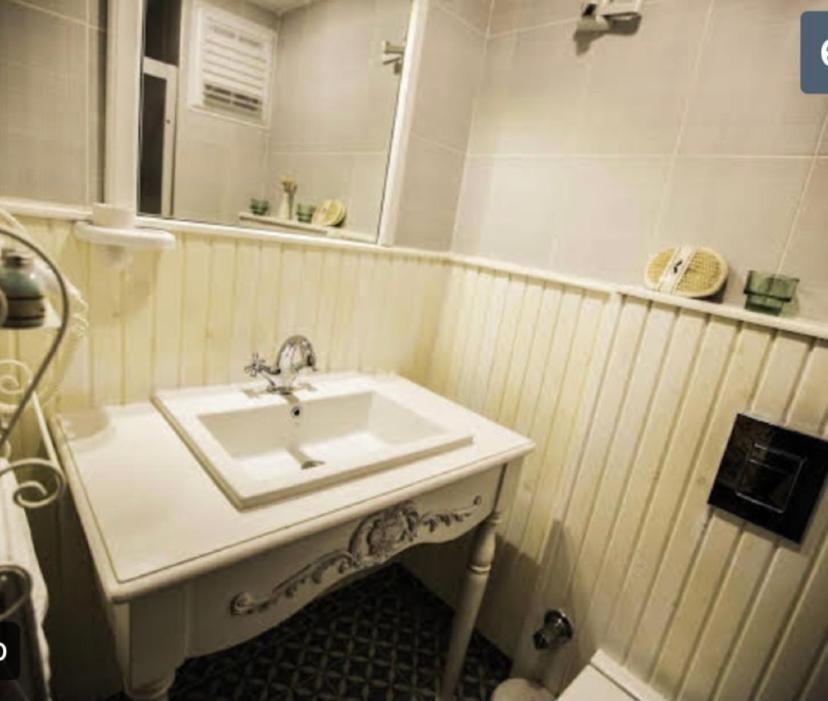 The White Hotel אלאקאטי מראה חיצוני תמונה