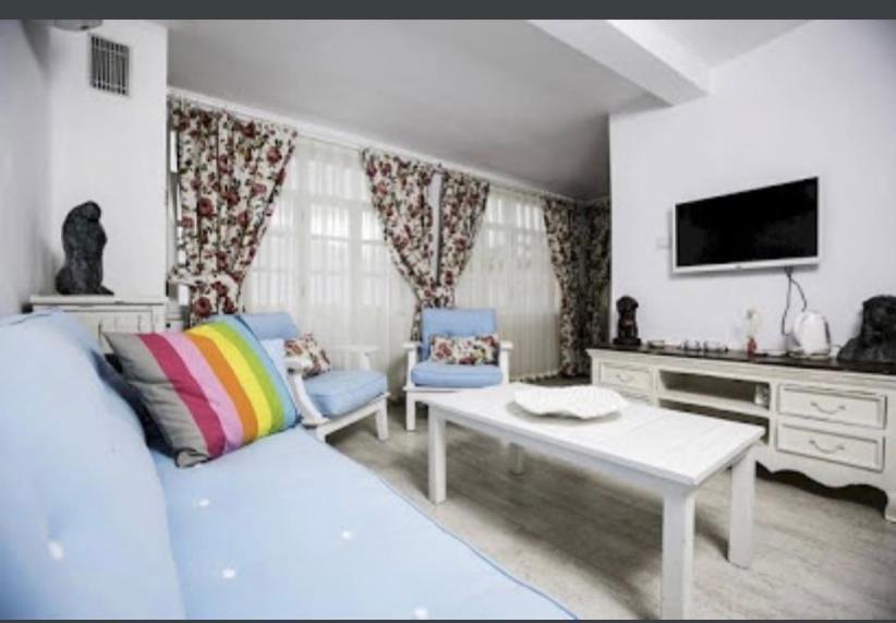 The White Hotel אלאקאטי מראה חיצוני תמונה