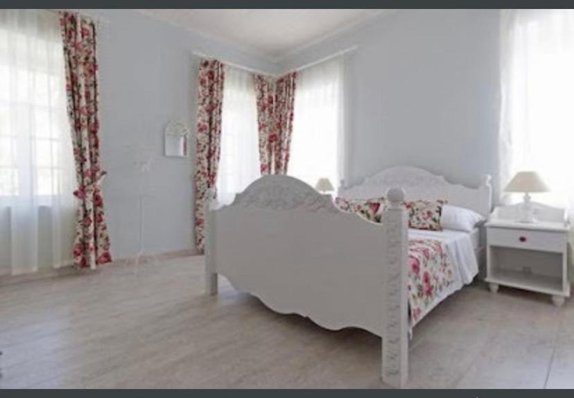 The White Hotel אלאקאטי מראה חיצוני תמונה